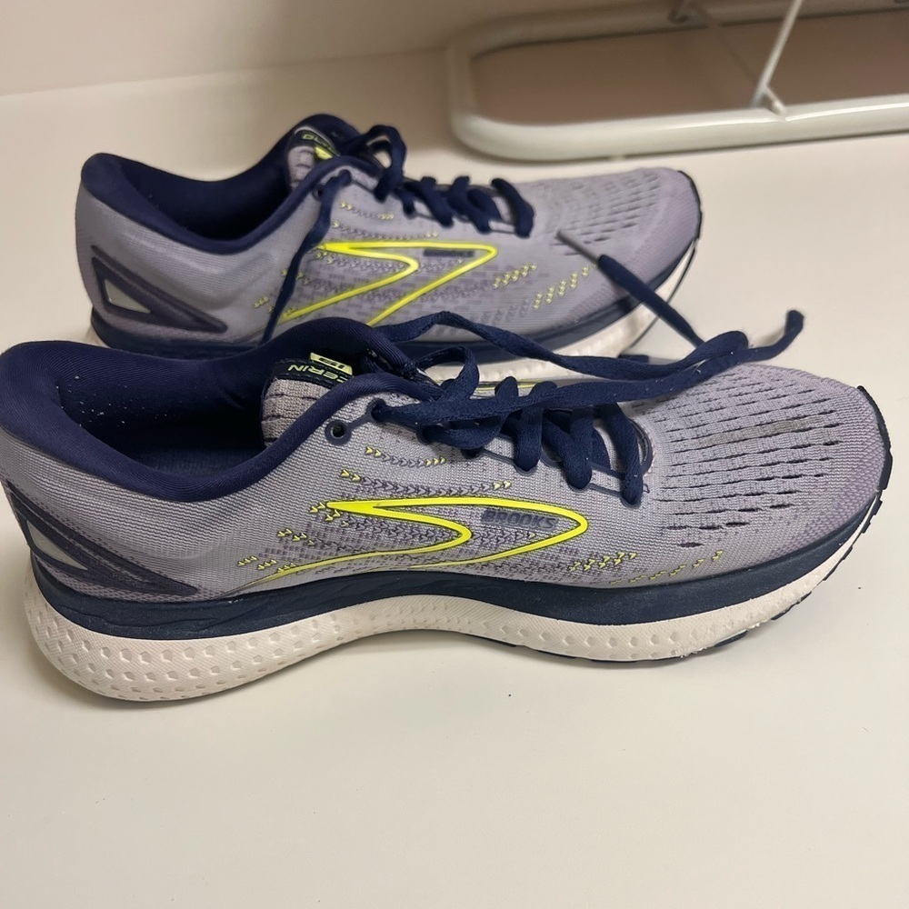 Brooks Women’s Glycerin 19 Sneaker. Size 8. Good Condition. - Picture 2 of 8